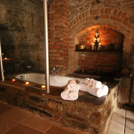 Stonehouse By Ipek 3*